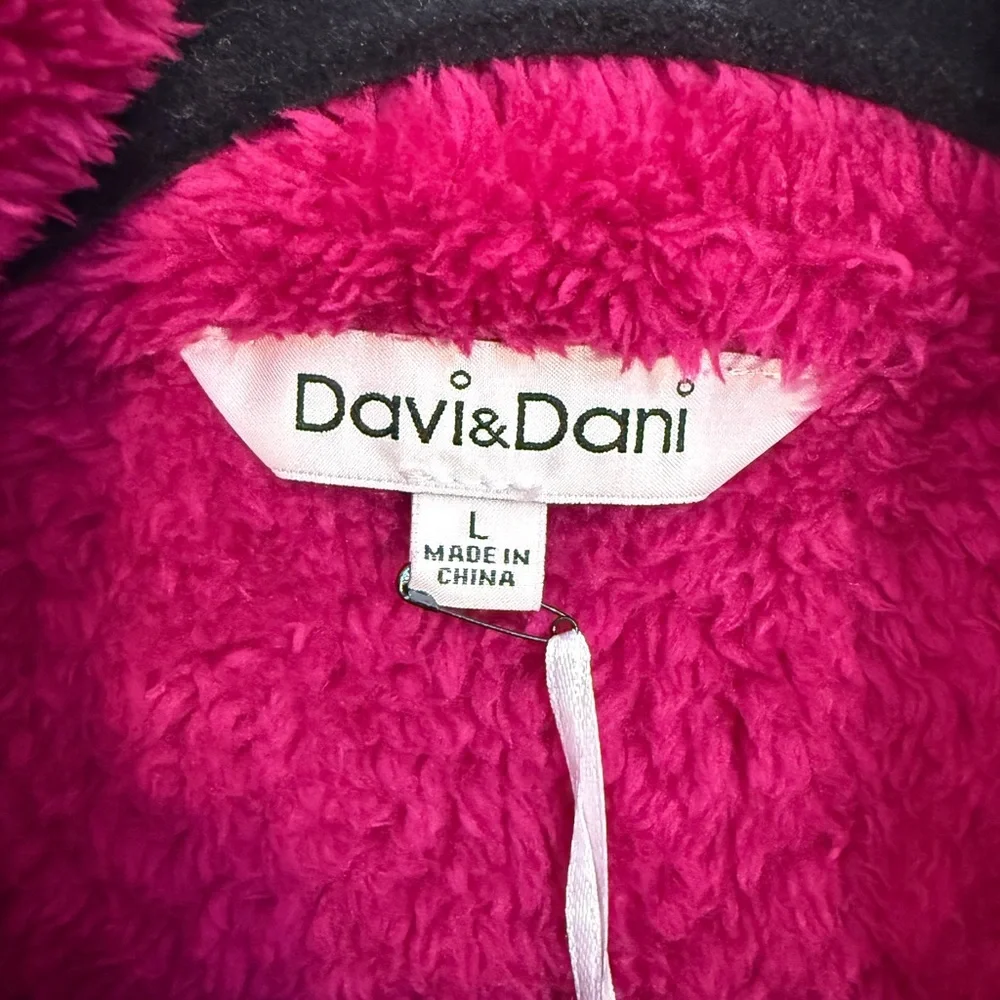 DAVI & DANI Women's Fuchsia Teddy Moto Jacket - Picture 3 of 4